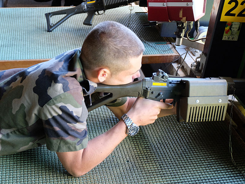 Investir dans le maniement des armes à feu? Ça suffit!